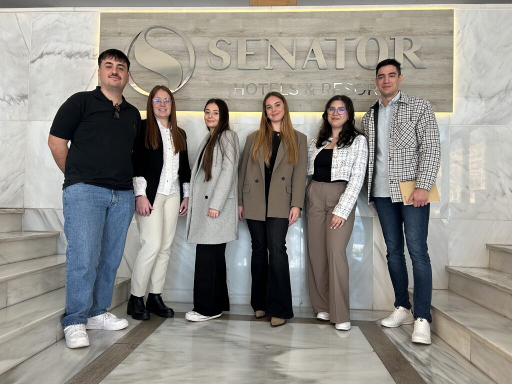 ¡Bienvenidos a Senator! Comienzan las Becas D-UAL 2024 con prometedores talentos - Senator Hotels & Resorts